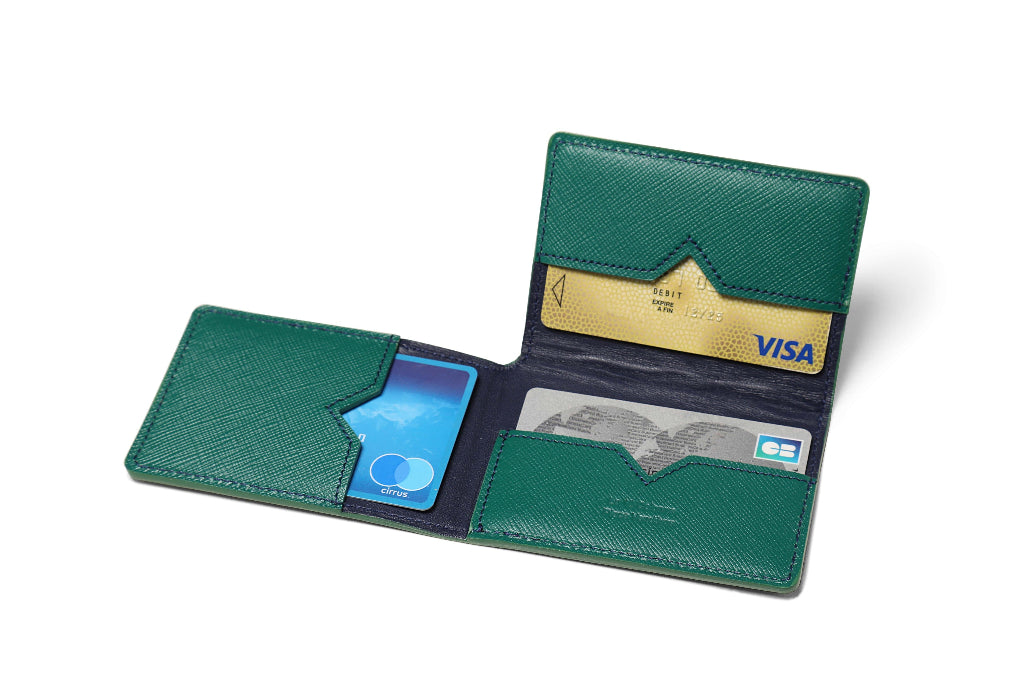 Porte-cartes en cuir de chèvre vert et coutures bleues