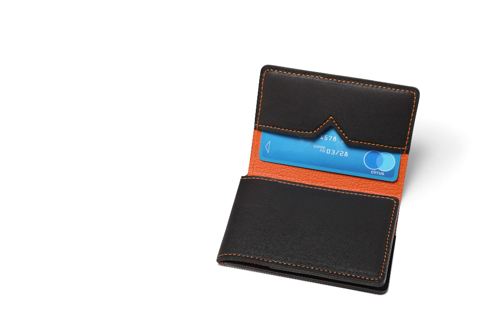 Porte-cartes en cuir noir et coutures oranges