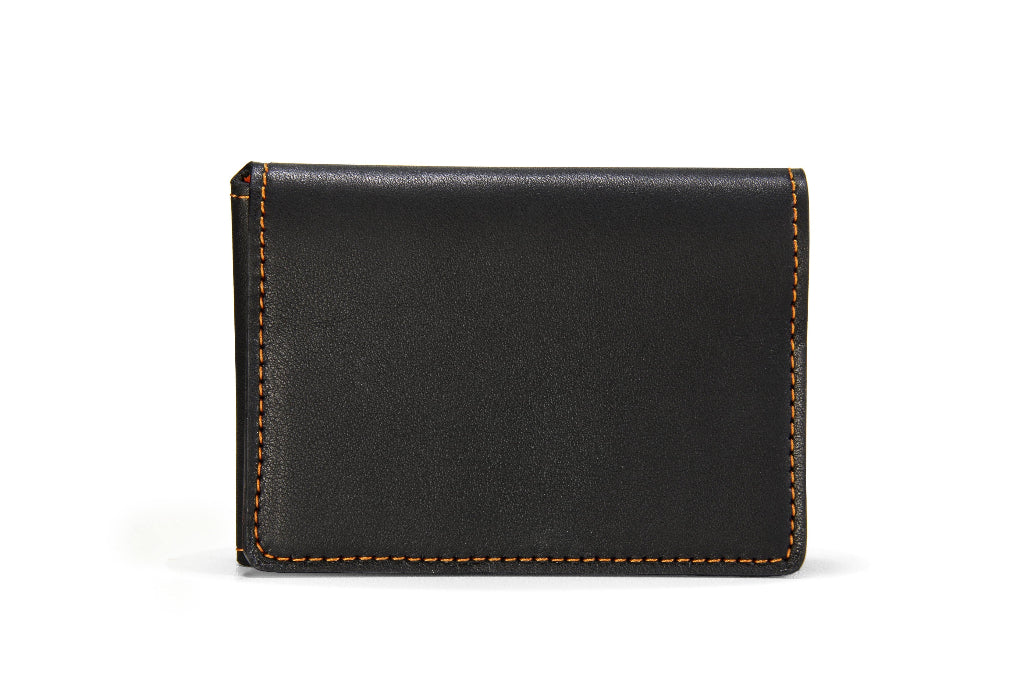 Porte-cartes en cuir noir et coutures oranges